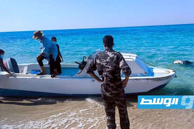 انتشال جثامين ثلاثة مهاجرين أفارقة قبالة ساحل قرية زريق في مصراتة. (وزارة الداخلية)
