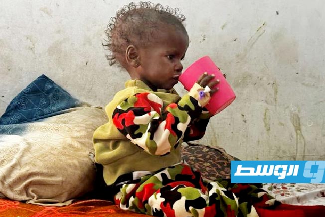 ـ شيماء البالغة من العمر ثلاث سنوات تشرب الحليب العلاجي في مستشفى أطفال تدعمه اليونيسف في بورتسودان. (الأمم المتحدة)