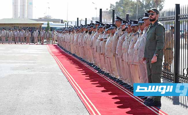 وزير الداخلية بحكومة الوحدة الوطنية الموقتة عماد الطرابلسي يزور جهاز مكافحة الهجرة غير الشرعية، الخميس 16 نوفمبر 2023 (صفحة الوزارة على فيسبوك)