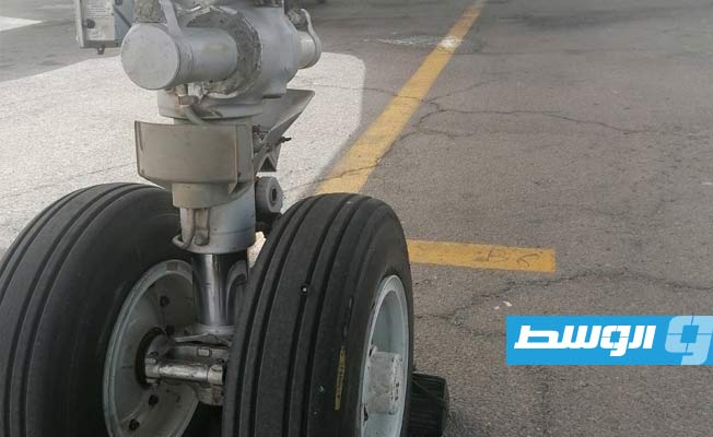 إطارات طائرة الخطوط الجوية الليبية التي كانت متوقفة بمطار قرطاج في تونس. (مطار معيتيقة)