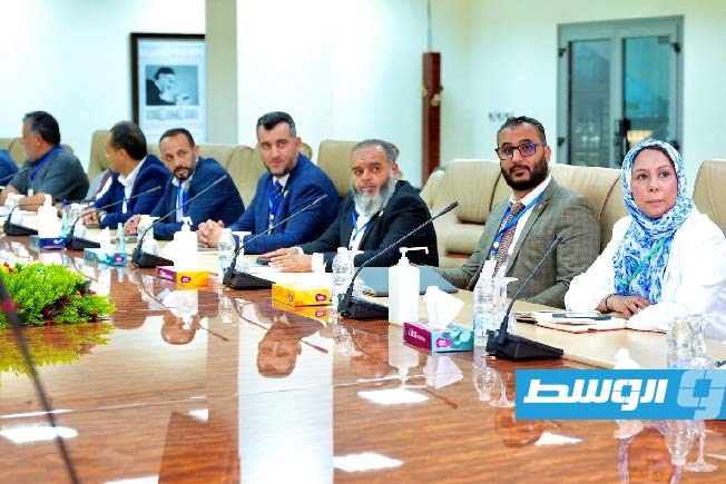 رئيس مؤسسة النفط يعقد اجتماعاً موسعاً مع أعضاء لجان الإدارة المالية ومديري المالية بالشركات، الأربعاء 24 سبتمبر 2025 (صفحة المؤسسة على فيسبوك)