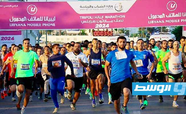 من تتويج الفائزين بالمراكز الثلاثة الأولى في سباقي نصف ماراثون العدو بالعاصمة طرابلس، 24 نوفمبر 2024. (بوابة الوسط)