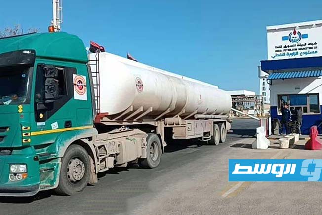 شاحنات الوقود في مستودع الزاوية النفطي، الثلاثاء 7 يناير 2025 (شركة البريقة لتسويق النفط)