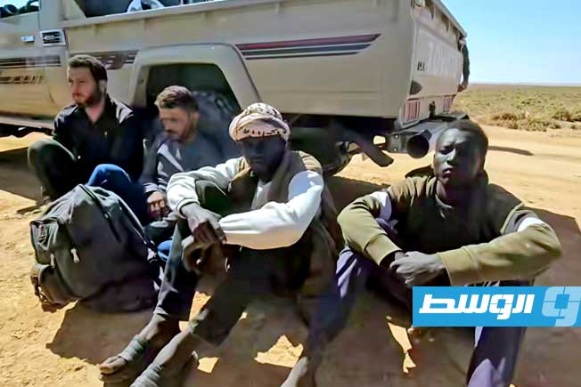 مهاجرون جرى إيقافهم في منطقة عين الغزالة، 25 سبتمبر 2025. (جهاز مكافحة الهجرة غير الشرعية)