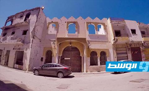 جانب من الأضرار على جدران المبنى الخارجية