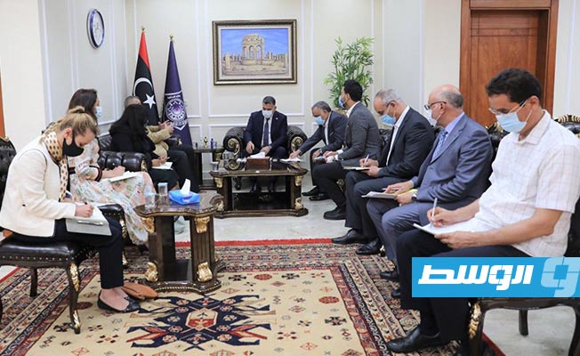 لقاء وزير الداخلية مع المبعوث الأممي والوفد المرافق له. (وزارة الداخلية)