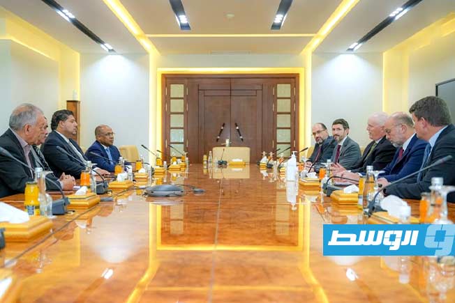 اجتماع رئيس مؤسسة النفط مسعود سليمان مع وفد شركة «شيفرون» الأميركية، الثلاثاء 28 أكتوبر 2025. (المؤسسة الوطنية للنفط)