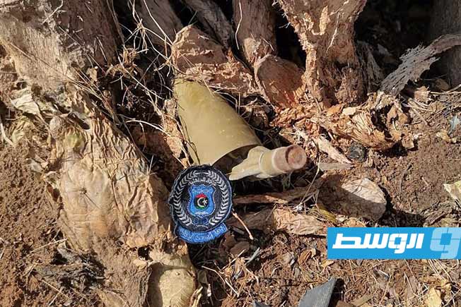 قذيفة عثر عليها في مزرعة بمنطقة الزهراء، 15 أكتوبر 2025. (جهاز المباحث الجنائية)