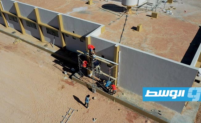 أعمال الصيانة مدرسة حي النخيل بمدينة تاورغاء. (المكتب الإعلامي للحكومة المكلفة من مجل النواب)