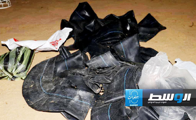 أغراض مع مهاجرين غير نظاميين جرى ضبطهم في صبراتة، 12 نوفمبر 2024. (مديرية أمن صبراتة)