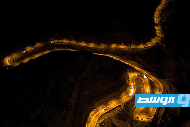 إنارة طريق أبورشادة بالجبل الغربي غريان، 16 فبراير 2025. (شركة الكهرباء)