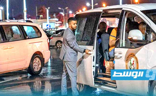 جانب من وصول الأطباء المشاركين في المؤتمر الدولي لجراحة المناظير النسائية إلى مصراتة. (جهاز دعم وتطوير الخدمات العلاجية)