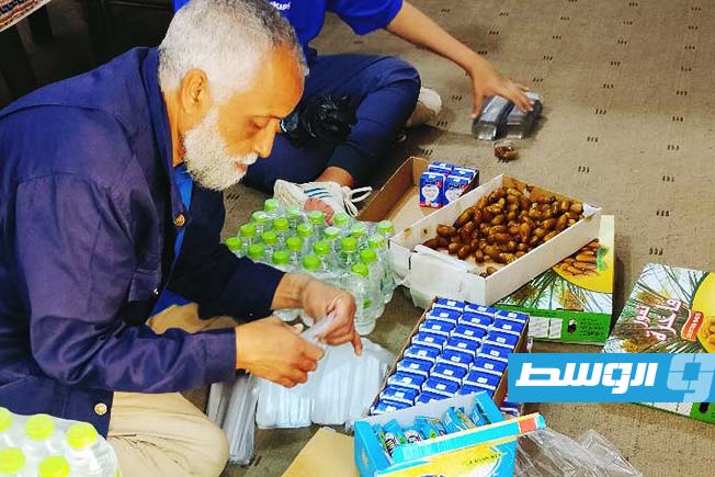 توزيع وجبات إفطار في طرابلس. (المتطوعون)