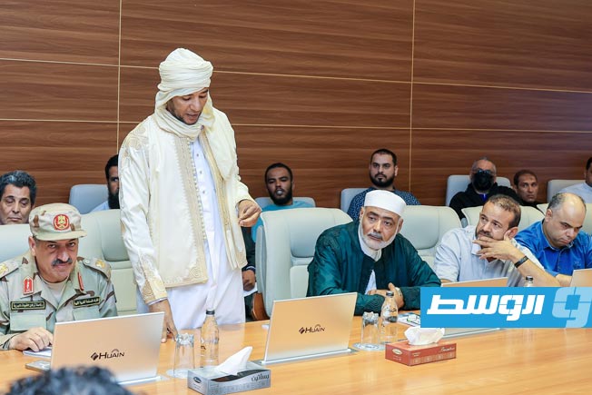جانب من لقاء نائب قائد قوات «القيادة العامة» صدام حفتر مع ممثلين عن قبيلة القذاذفة، سبها ، 31 أكتوبر 2025 (الصفحة الرسمية لقوات القيادة)