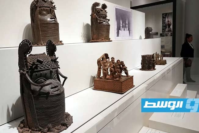 ثورة تظهر جانب من العودة الرسمية لـ18 قطعة برونزية من بنين و 4 قطع من أحجار إيكوم الضخمة من المتاحف السويسرية إلى الحكومة النيجيرية. (يورونيوز)