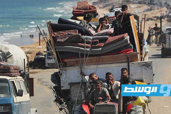 نزوح عائلات فلسطينية من مدينة غزة نحو جنوب القطاع بسبب القصف الإسرائيلي الكثيف. (الإنترنت)