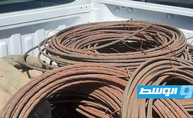 الكابلات الكهربائية المسروقة بعد ضبطها في بنغازي. (وزارة الداخلية)
