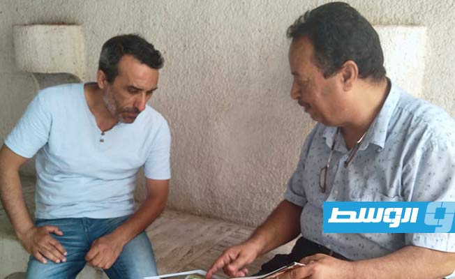 الدكتور الطاهر الثابت، يمين، مع عبدالسلام الفقهي (بوابة الوسط)