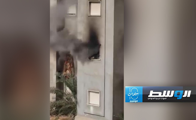 تضرر منزل جراء الاشتباكات في الزاوية، 18 مايو 2024. (بوابة الوسط)