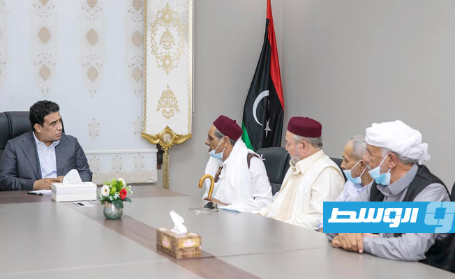 رئيس المجلس الرئاسي الدكتور محمد المنفي لدى استقباله وفدا من قبيلة أولاد علي، 16 أغسطس 2021. (المجلس الرئاسي)