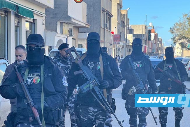 الجولة التفتيشية للجنة متابعة الأسعار على الأسواق التجارية بسوق الجمعة، الخميس 8 يناير 2025. (إدارة إنفاذ القانون بالإدارة العامة للعمليات الأمنية)