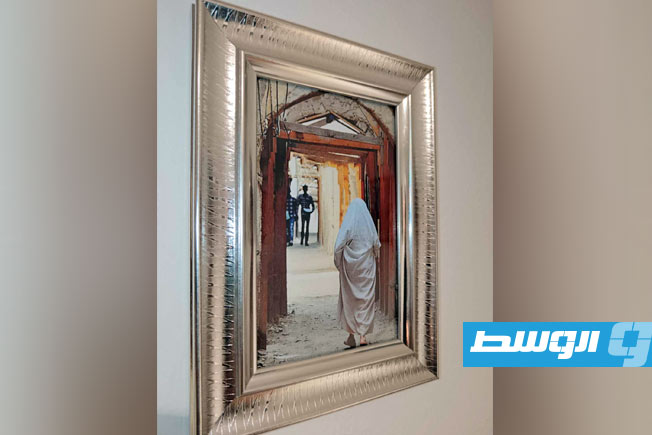 من أجواء المعرض الفوتوغرافي للفنان سالم أبوديب بدار كريسته للفنون،. (بوابة الوسط)