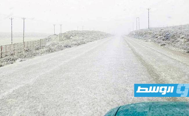 الثلج يغطي مناطق في الجبل الأخضر، 30 يناير 2024. (المركز الوطني للأرصاد الجوية)