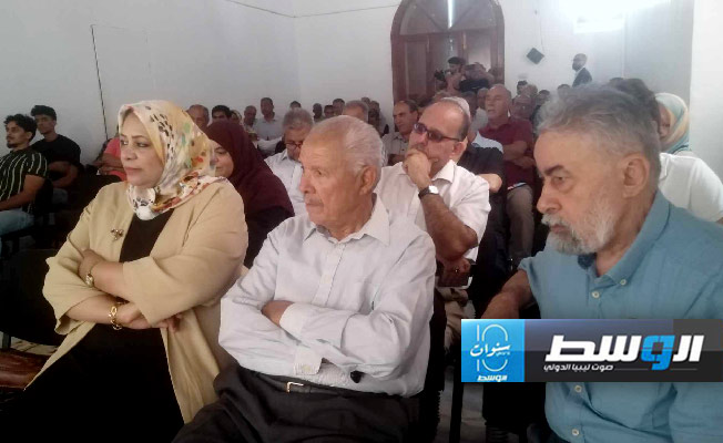 جانب من حضور حفل التوقيع. (بوابة الوسط)