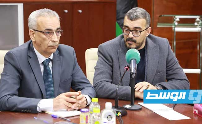 جانب من اجتماع وزيري الإسكان والحكم المحلي بحكومة الوحدة الوطنية الموقتة مع بعض عمداء البلديات، وزارة الإسكان، 7 مارس 2022. (الوزارة)