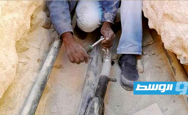 من أعمال إصلاح كابل كهرباء معطوب في بنغازي، 16 ديسمبر 2022. (شركة الكهرباء)