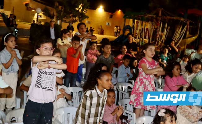 فعالية ثقافية في قرية الريقاتة بطرابلس للتخفيف عن معاناتهم وتقديم الدعم النفسي لهم. أكتوبر 2023. (صفحة الوزارة على فيسبوك)