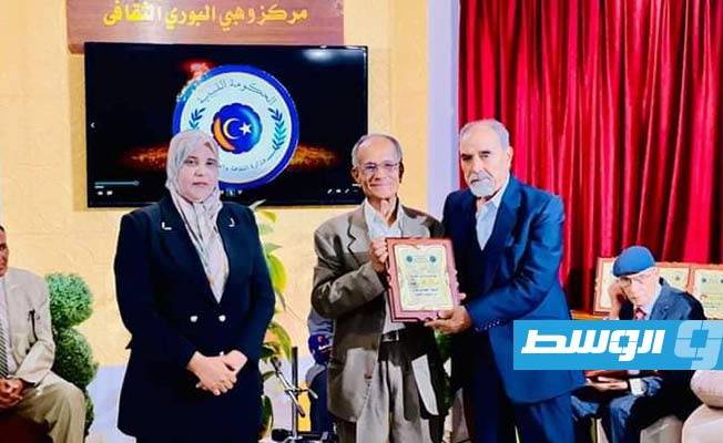 تكريم بعض الرواد والقامات الذين كانت لهم الريادة في تأسيس التلفزيون الليبي. (وزارة الثقافة والفنون بالحكومة الليبية)
