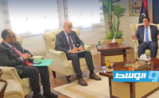 الاجتماع الموسعة برئاسة المنفي لمتابعة الإنفاق الحكومي وتنفيذ خطة الإفصاح والشفافية والمشروعات التنموية، الإثنين 26 ديسمبر 2022. (حكومتنا)