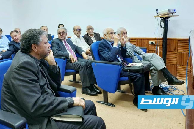 جانب من حضور توقيع المجموعة الشعرية «أشواق طرابلسية». (بوابة الوسط)