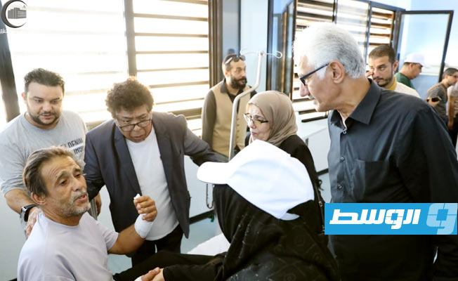 وفد من الفنانين والإعلاميين وعدد من موظفي هيئة السينما والمسرح والفنون إلى مركز بنغازي الطبي، 17 سبتمبر 2023. (صفحة الهيئة على فيسبوك).