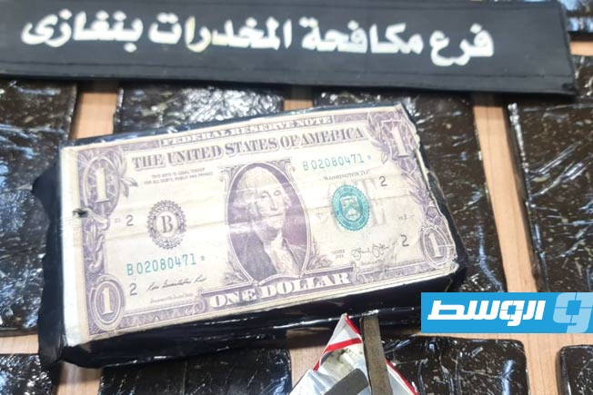 مضبوطات بحوزة المتهم بالإتجار في المواد المخدرة، الأحد 8 يونيو 2025 (جهاز مكافحة المخدرات والمؤثرات العقلية في بنغازي)
