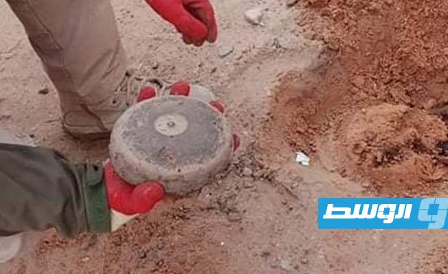 جانب من تفكيك اللغم الأرضي داخل مدرسة في مشروع الهضبة (صفحة الإدارة العامة الدعم المركزي مكتب مكافحة الإرهاب على فيسبوك)