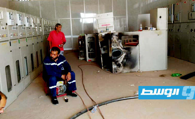 تركيب محول، 25 يونيو 2022. (شركة الكهرباء)
