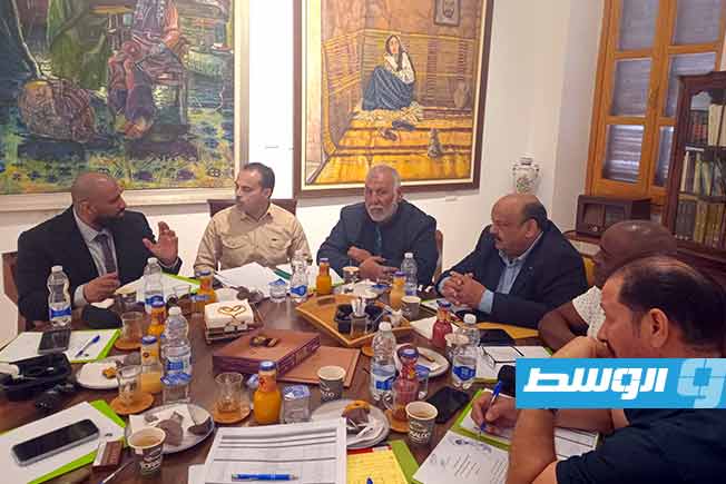 اجتماع المكتب التنفيذي لبناء الأجسام. (خاص - الوسط)