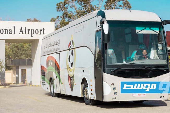 حافلة المنتخب الليبي لكرة القدم في طريقها إلى المطار الجمعة 21 نوفمبر 2025 (صفحة الاتحاد الليبي لكرة القدم على فيسبوك)