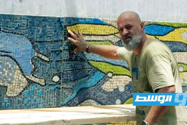 الفنان التشكيلي الليبي عماد السنوسي والتشكيلي التونسي غازي حسني ينجزان جدارية لصالح دار الفردوس لطب الأسنان. (المعهد العالى لتقنيات الفنون زاوية الدهماني)