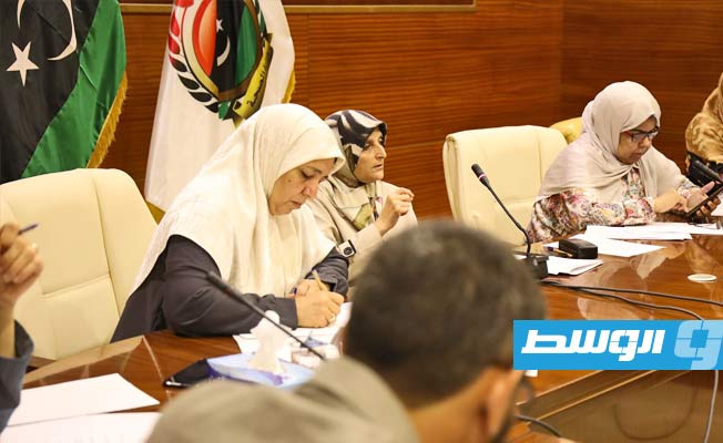 مديرو الصيدلة بالمستشفيات والمراكز الطبية في اجتماع مع إدارة المستلزمات الطبية بوزارة الصحة في حكومة الدبيبة، 31 أكتوبر 2022 (الوزارة)