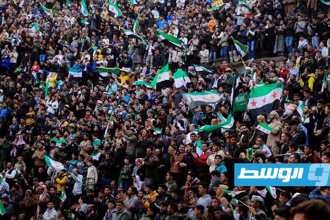 الآلاف يشاركون في مهرجان "نصر حوران" بمدرج بصرى الشام الأثري في مدينة درعا بمناسبة ذكرى التحرير، سوريا. 7 ديسمبر 2025. (سانا)