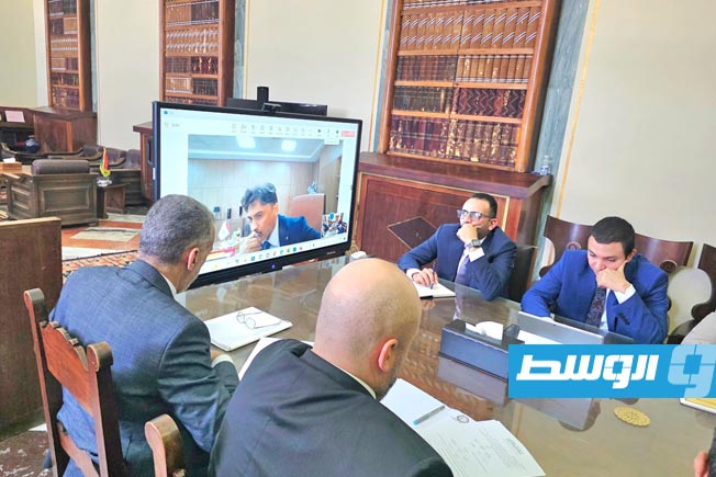 اجتماع عيسى مع إدارات المصرف المركزي، الثلاثاء 7 أكتوبر 2025. (مصرف ليبيا المركزي)