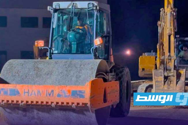 العمل في رصف محور البيفي في طرابلس (مديرية أمن طرابلس)