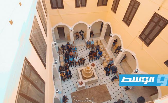 بيت ثقافة درنة أثناء إحدى الفعاليات، ما قبل عاصفة «دانيال». (أرشيفية: الإنترنت)