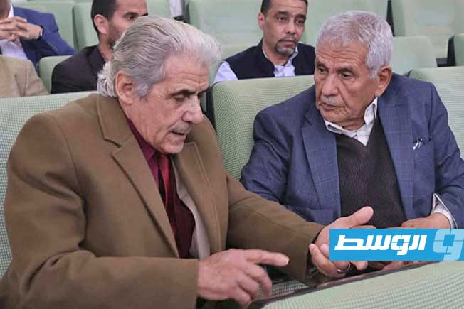جانب من فعاليات توقيع كتاب «مرافعة العكاز والقلم: سيرة إدريس الطيب ونصوصه»، للكاتبة والباحثة خيرية فرج حفالش في ملتقى التغيير بمدينة البيضاء في 7 مايو 2026. (صفحة المؤلفة على فيسبوك)