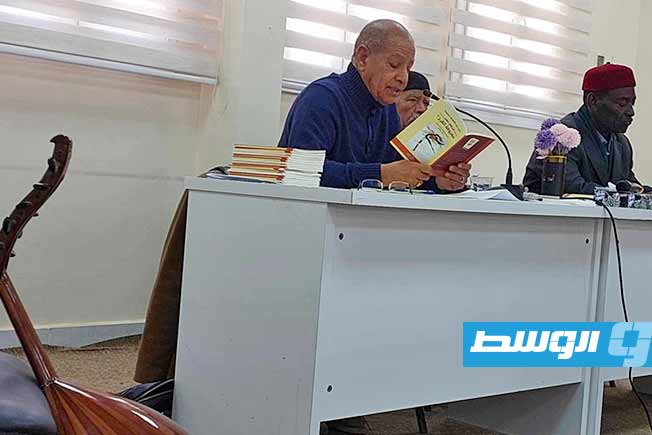 جانب من الأصبوحة الشعرية بمكتبة يونسكو احتفاء بديوان «من يغني معي معزوفة الفرح» للكاتب د.علي عبداللطيف حميده. (بوابة الوسط)