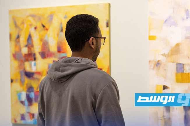 من أجواء المعرض الخامس للتشكيلي عبدالقادر بدر في براح للثقافة والفنون. ( براح للثقافة والفنون)