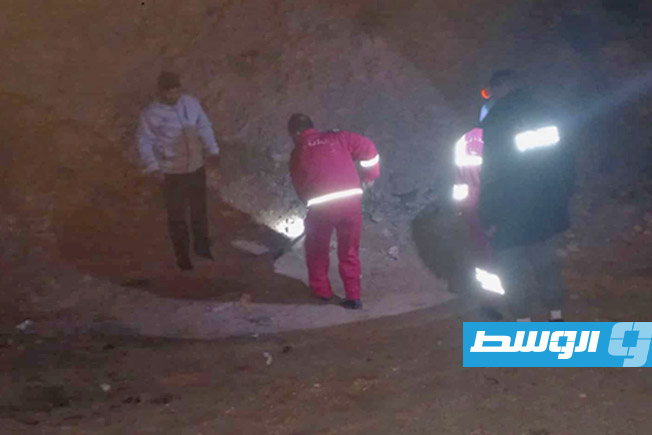 هيئة السلامة الوطنية تنقذ شاحنة انزلقت بالطريق العام بالقرب من بوابة القضامة (هيئة السلامة الوطنية)